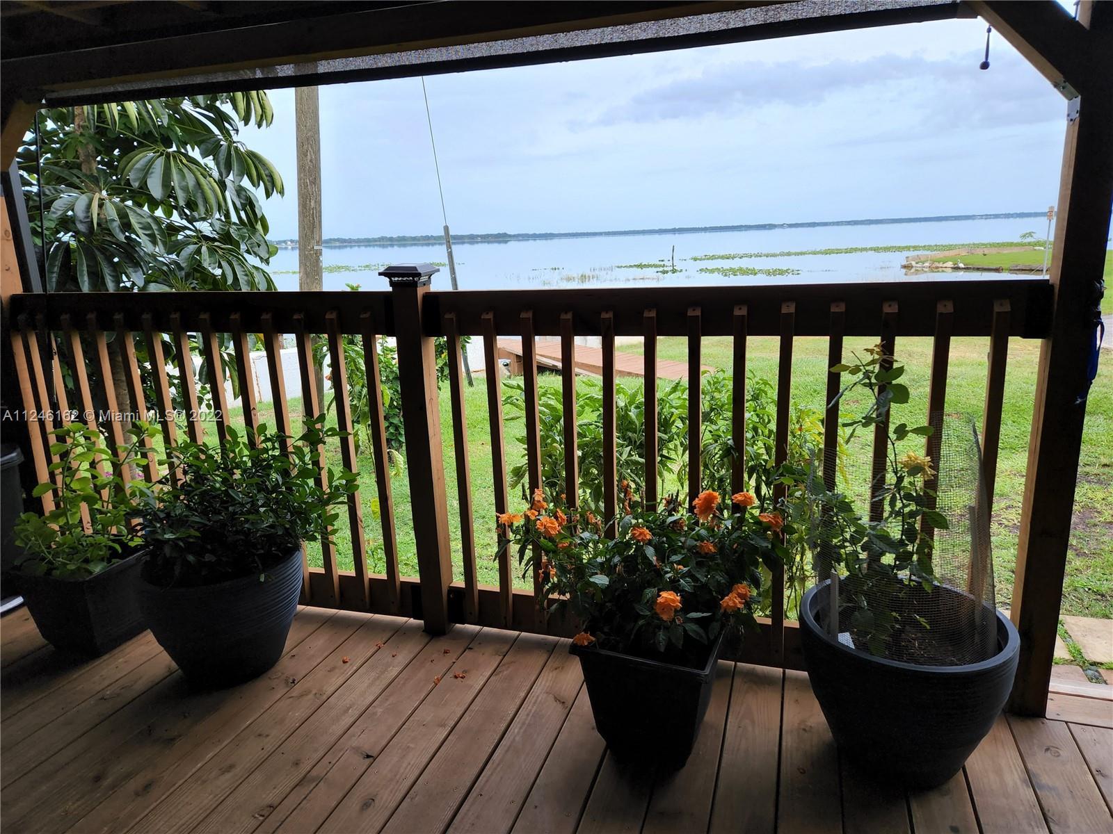 285 S Lake Avenue, Frostproof FL 33843