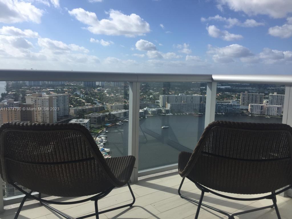 Hallandale Beach, FL