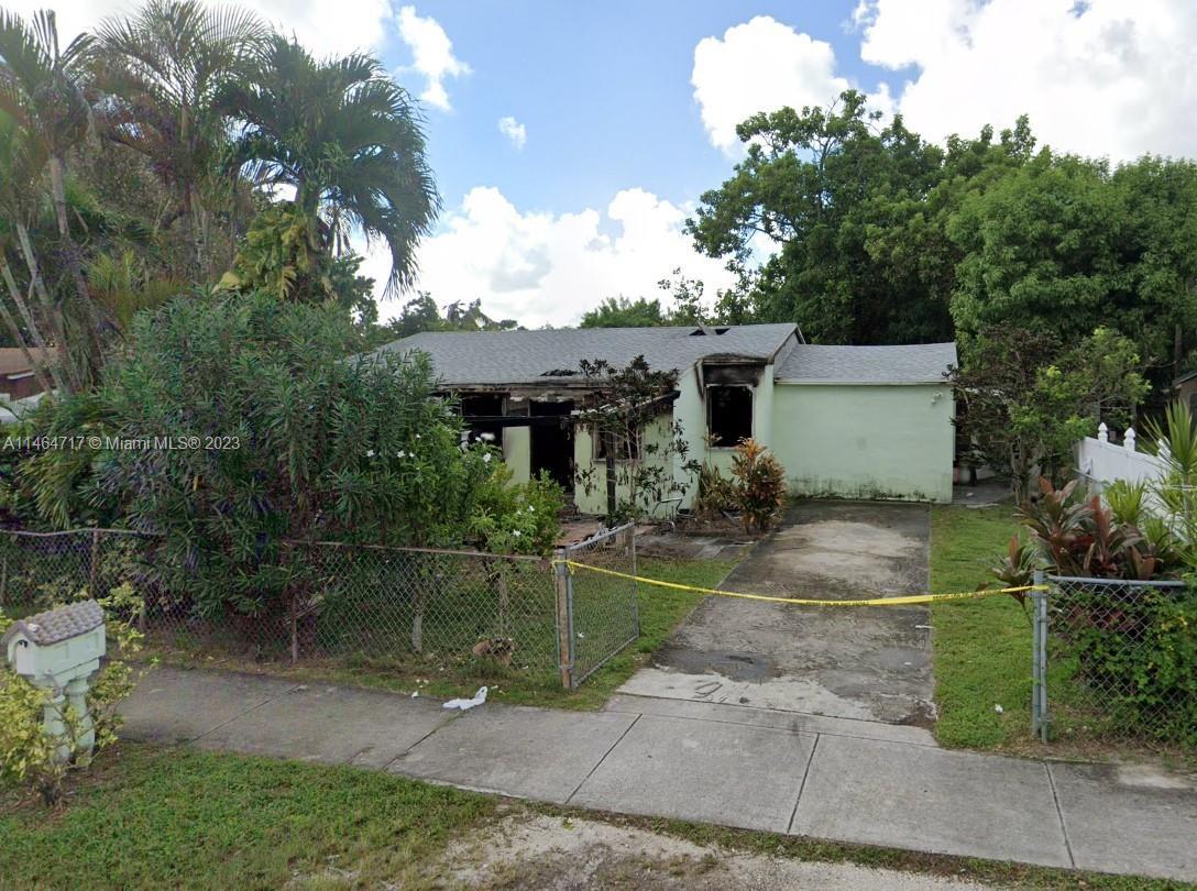 1468 NW 100th St, Miami FL 33147