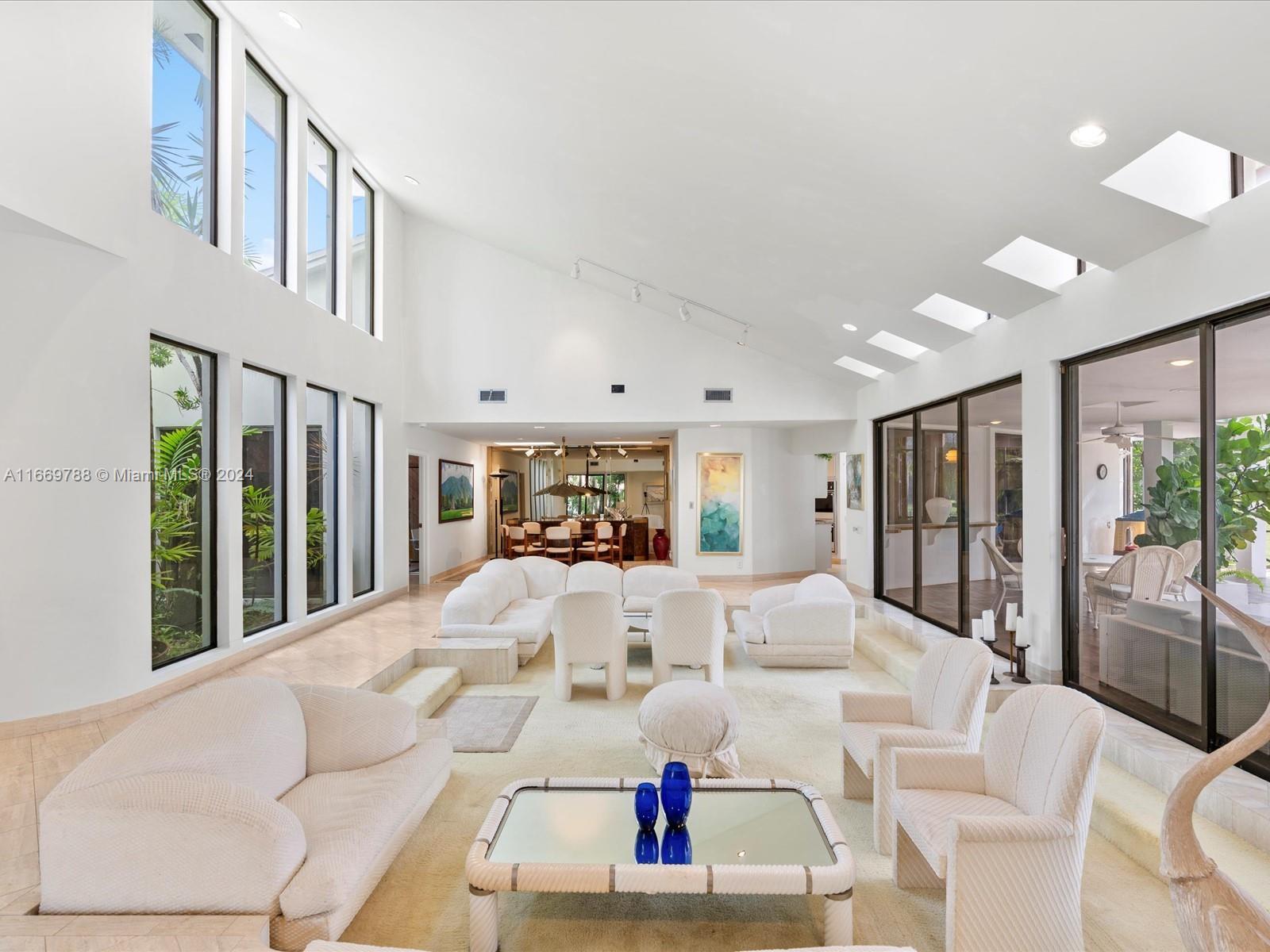 1030 E Cypress Dr, Pompano Beach FL 33069