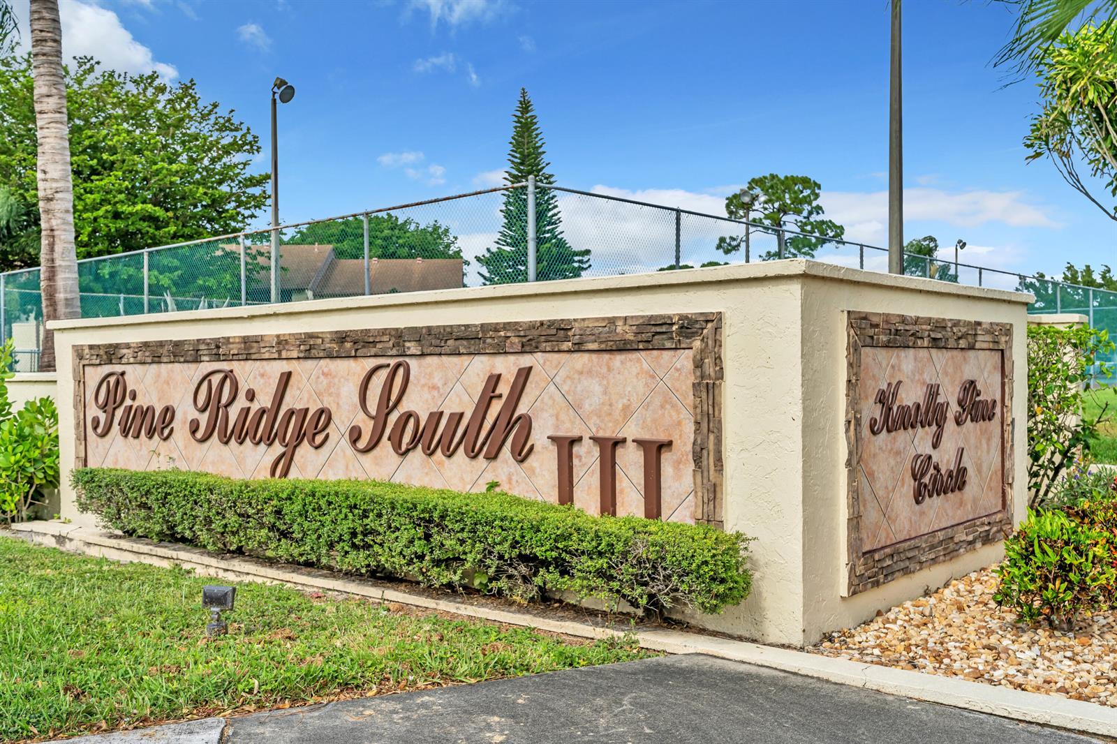 329 Knotty Pine Circle # 2, FL 33463