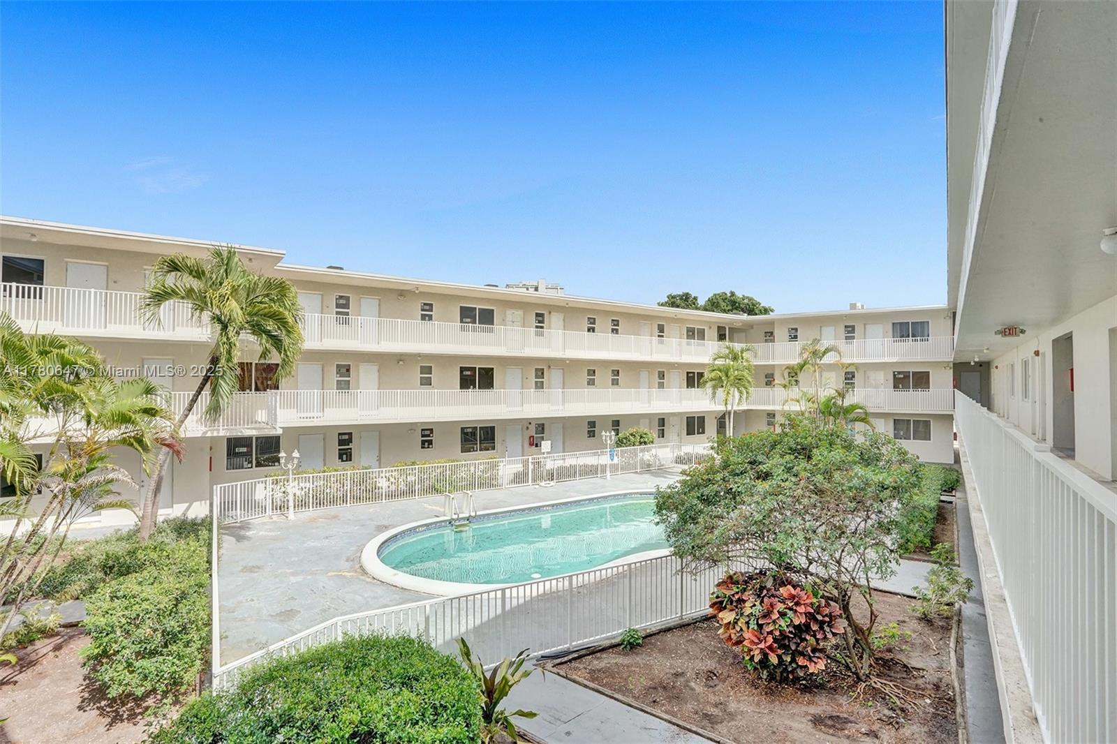 1895 Venice Park Dr # 16B, North Miami FL 33181