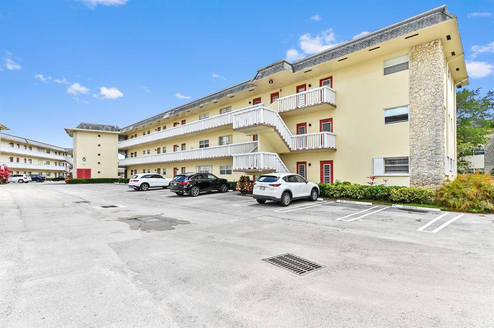 4321 NW 16th Street # C302, Lauderhill FL 33313
