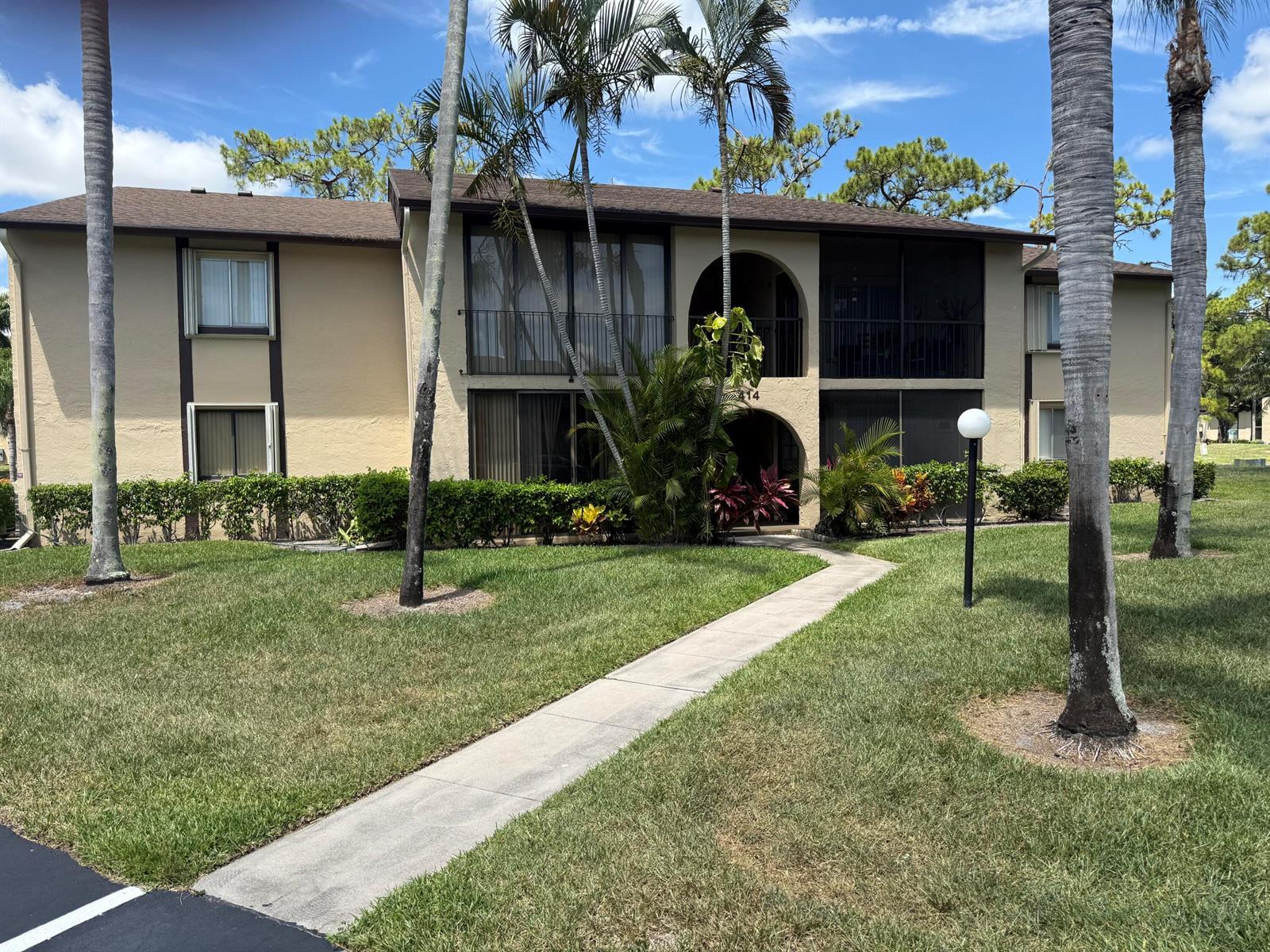 414 Pine Glen Lane # 1, FL 33463