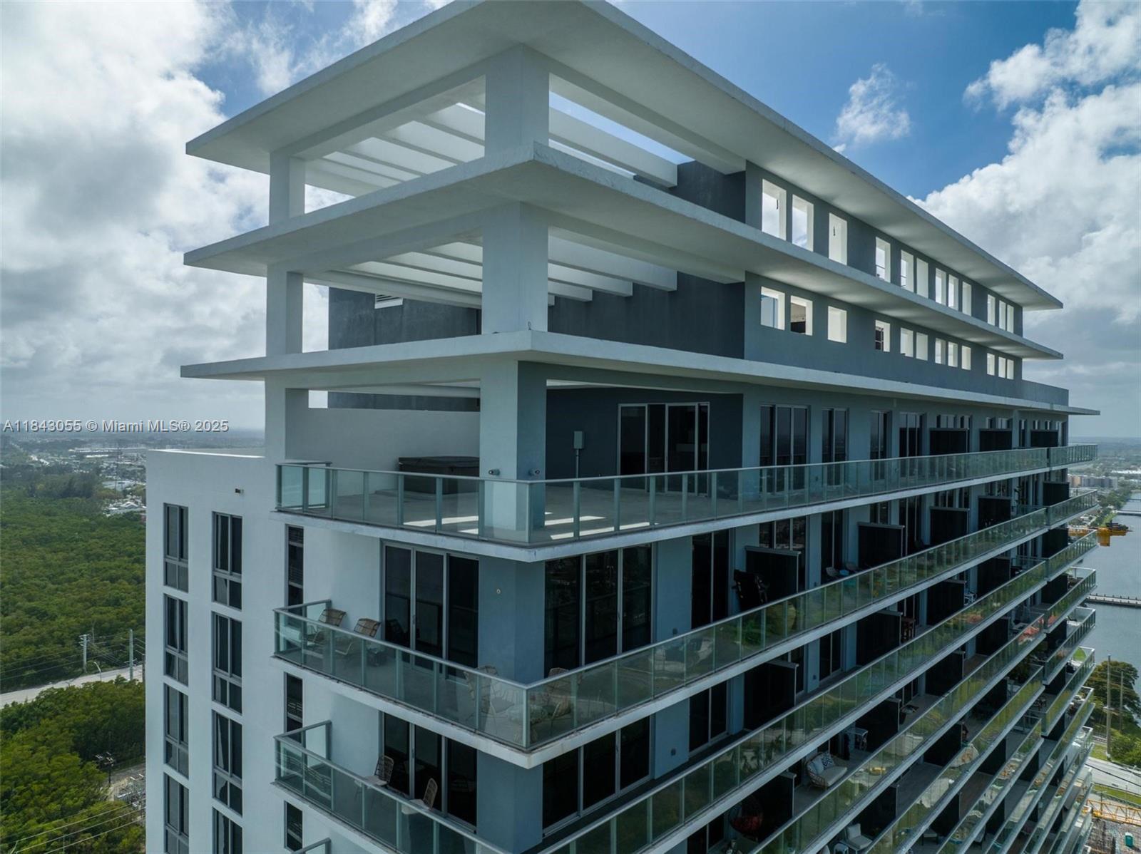 16385 Biscayne Blvd # 4, North Miami Beach FL 33160