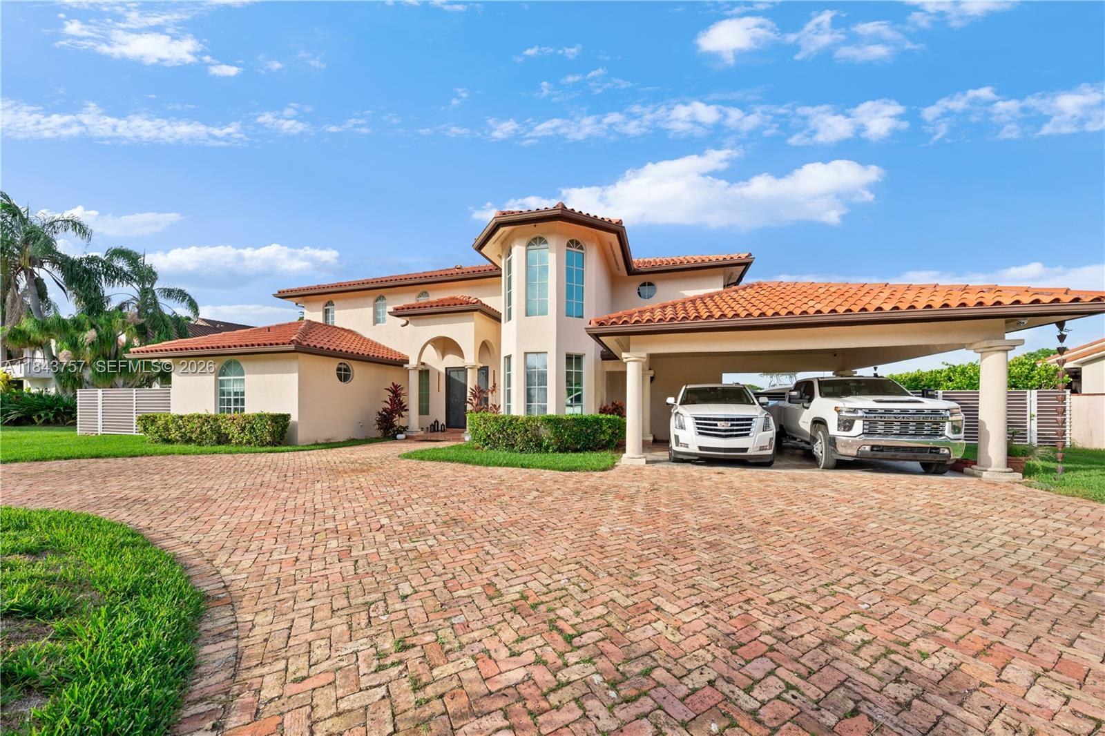 9621 W Calusa Club Dr, Miami FL 33186