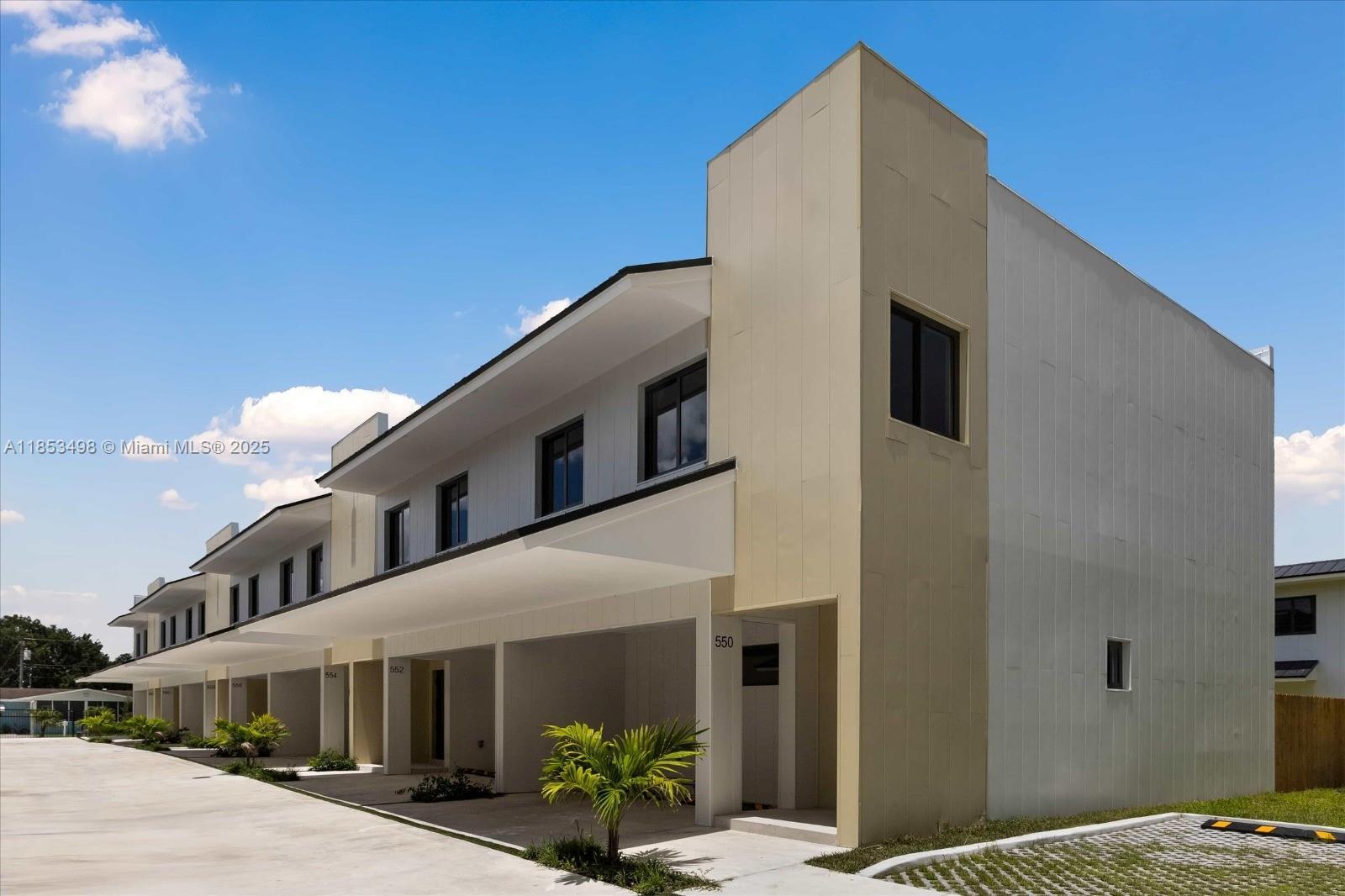 560 NW 7th St # 2, Florida City FL 33034