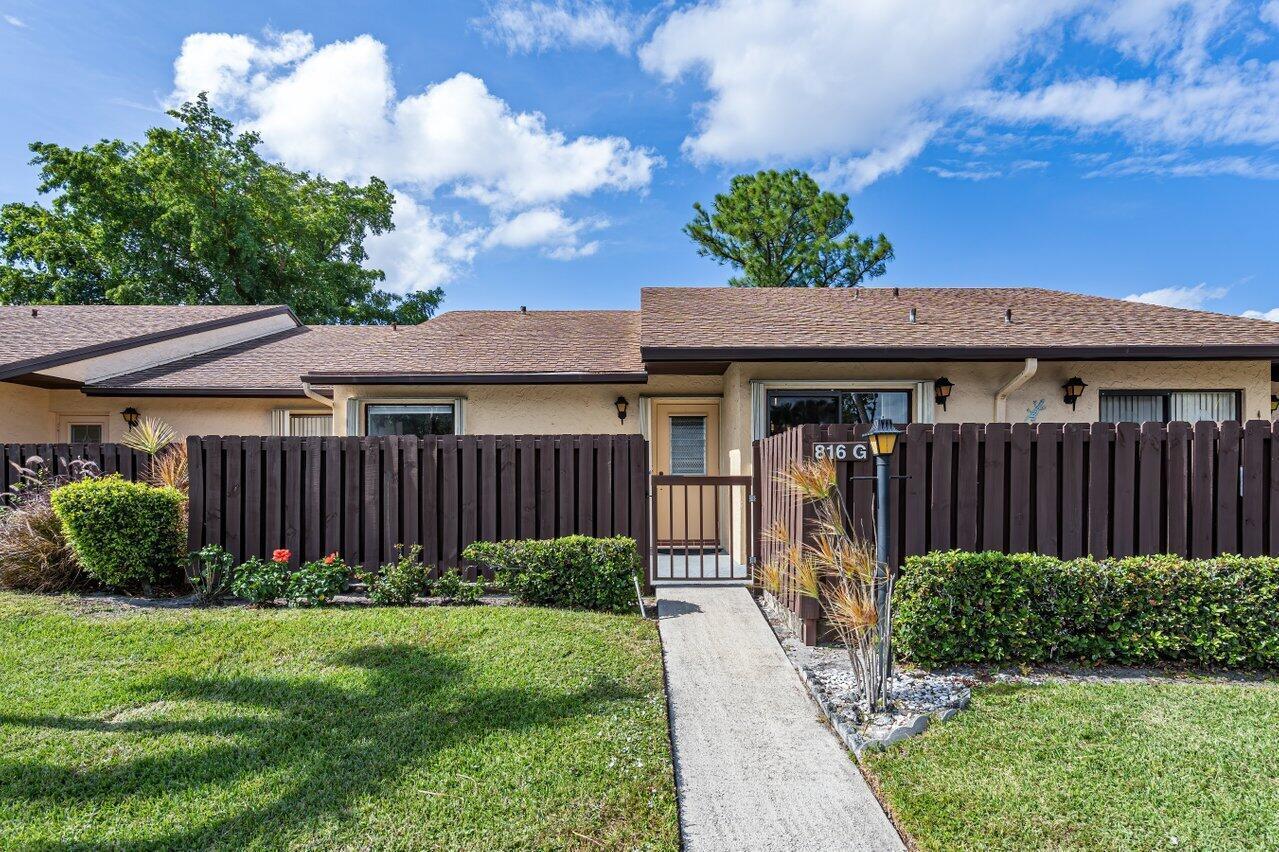 816 Sky Pine Way # G, FL 33415