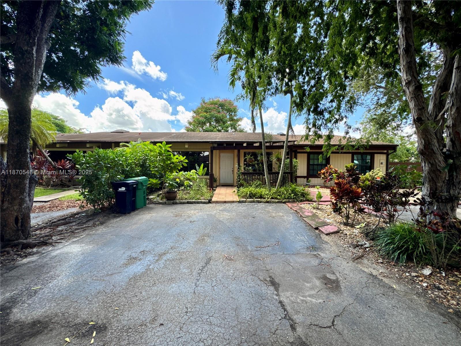 13527 SW 101st Ln, Miami FL 33186