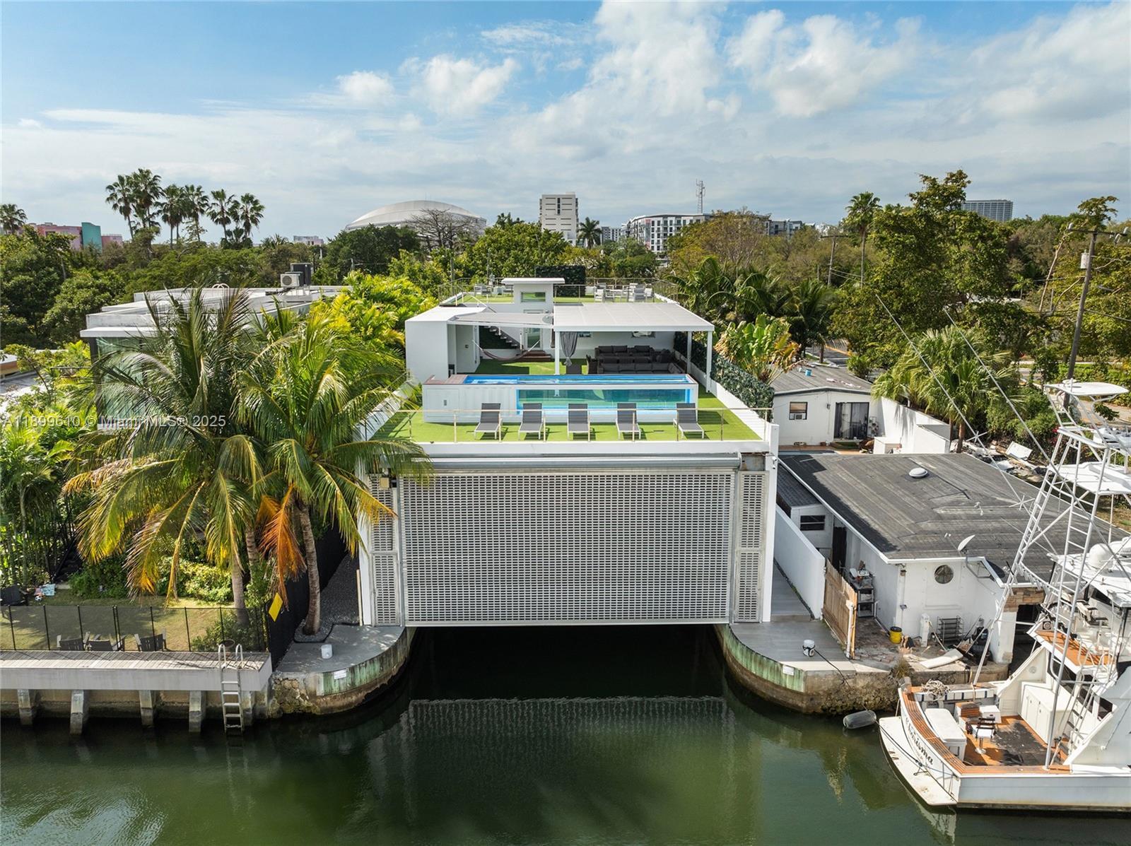 641 NW 7th St Rd, Miami FL 33136