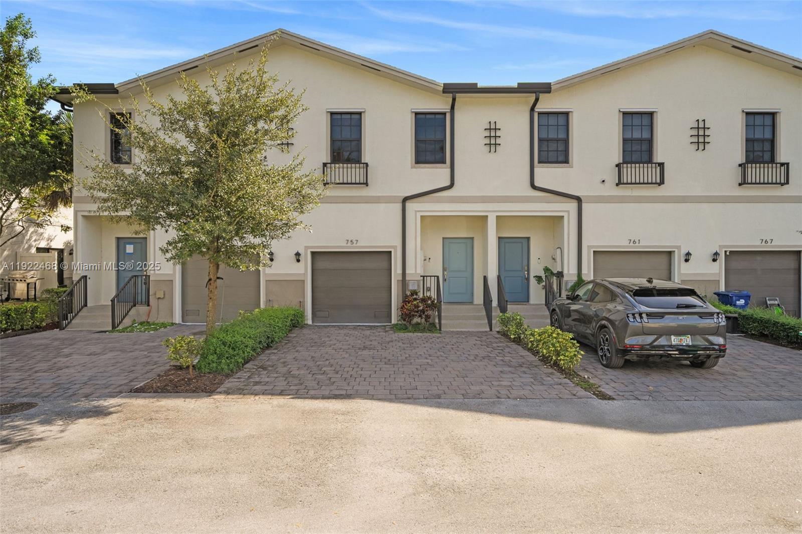 757 SW 11th St, Florida City FL 33034