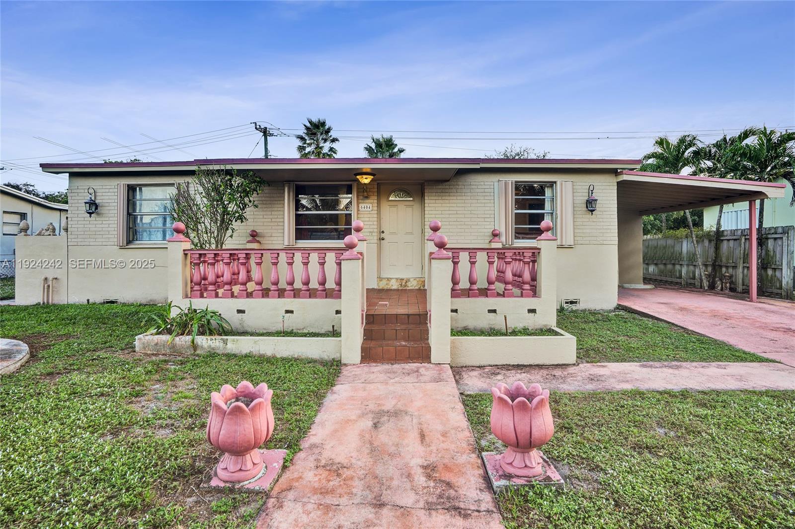 6404 Evans St, Hollywood FL 33024