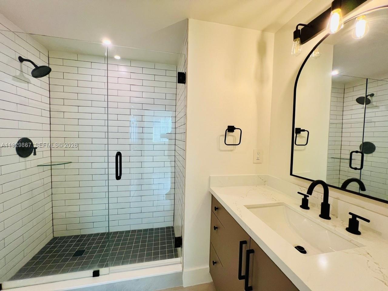 8000 N Nob Hill Rd # 204, Tamarac FL 33321