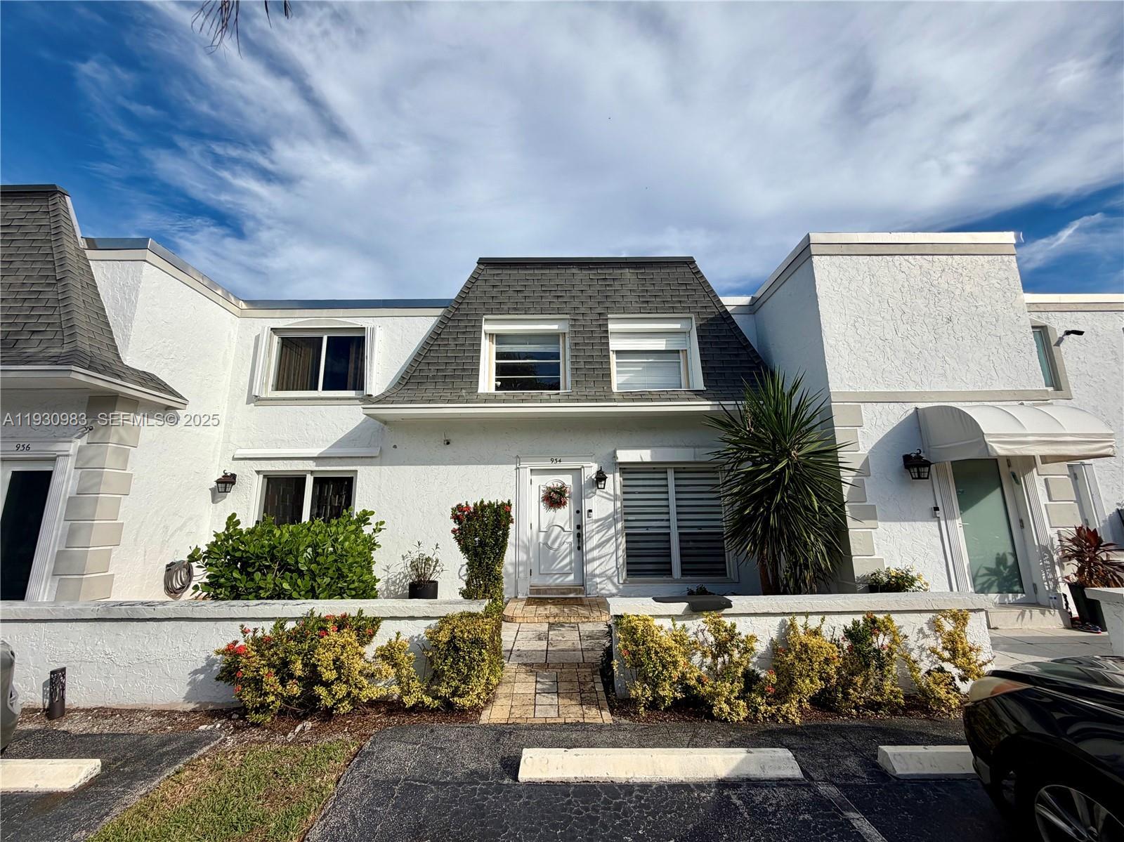 934 NE 27th Ave, Hallandale Beach FL 33009