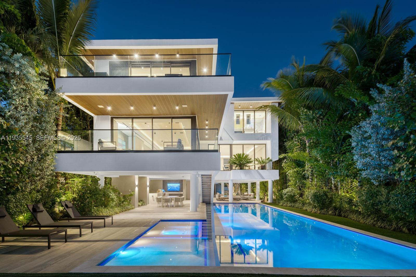 40 W Rivo Alto Dr, Miami Beach FL 33139