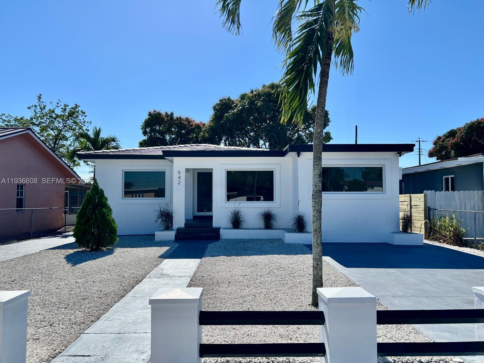 542 E 20th St, Hialeah FL 33013