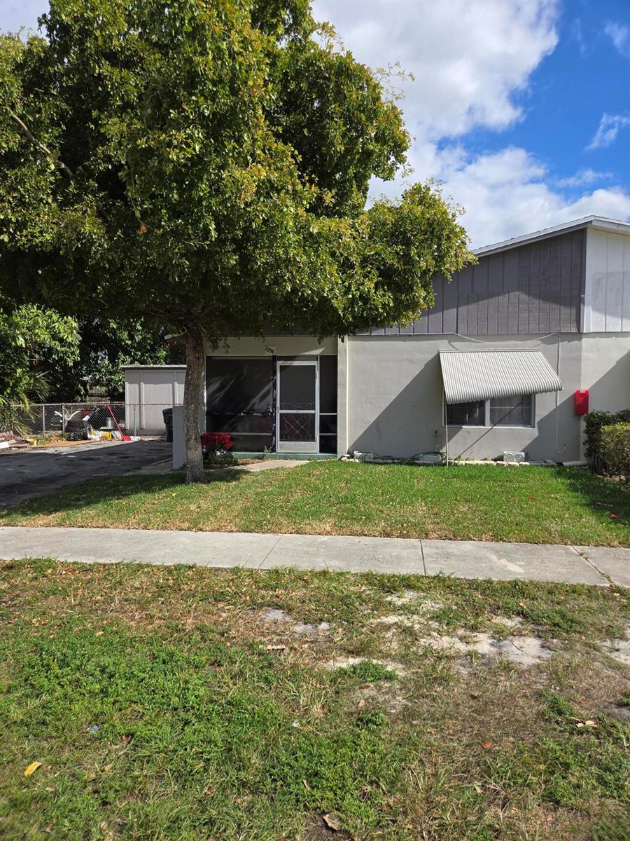 2396 Daphne Drive, West Palm Beach FL 33415