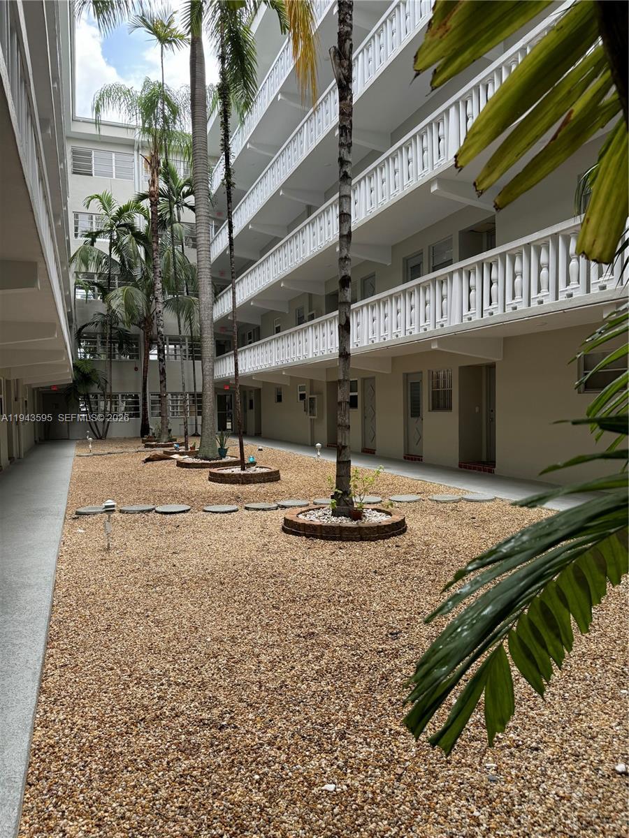 330 SE 2nd St # 104F, Hallandale Beach FL 33009