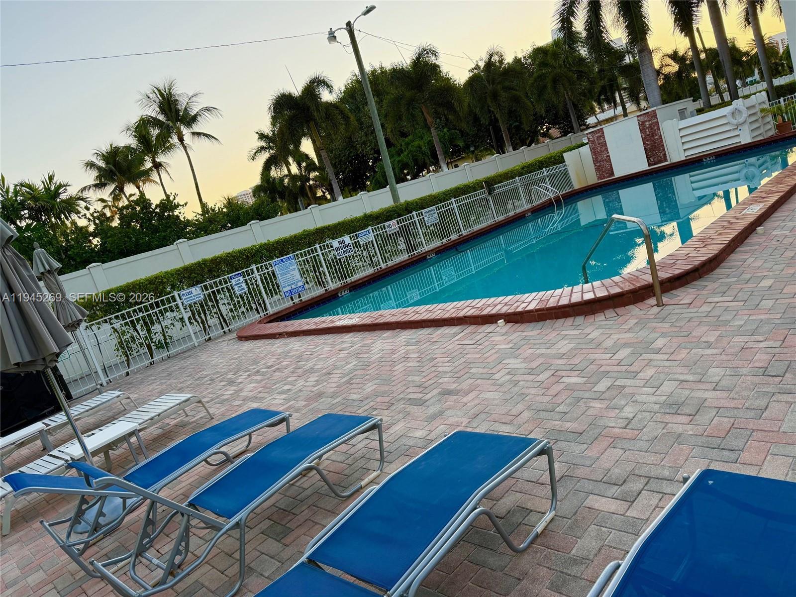 Hallandale Beach, FL
