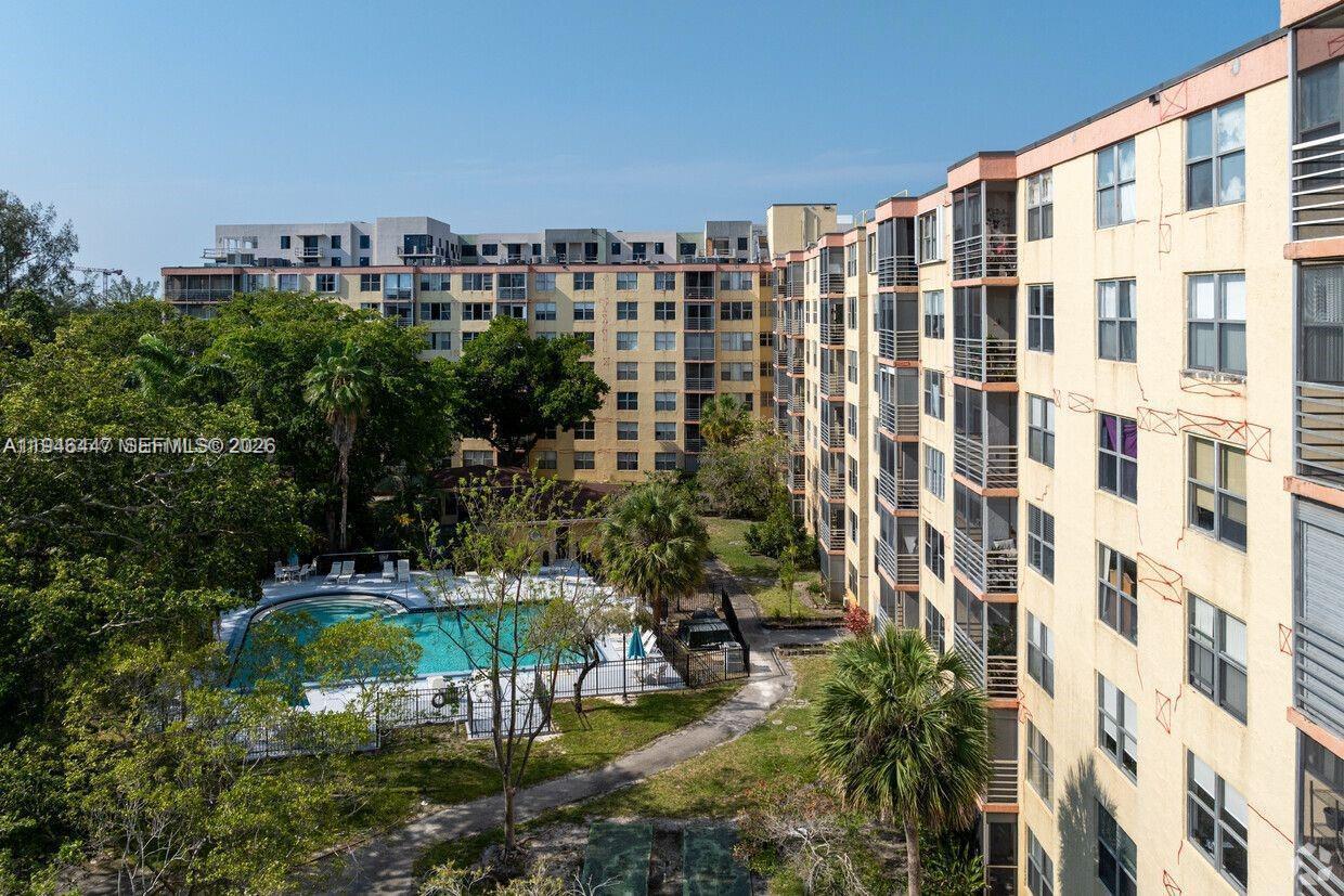17890 W Dixie # 302, Miami FL 33160