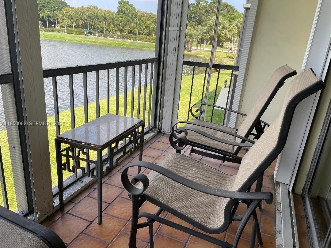 9423 S Hollybrook Lake Dr # 203, Pembroke Pines FL 33025