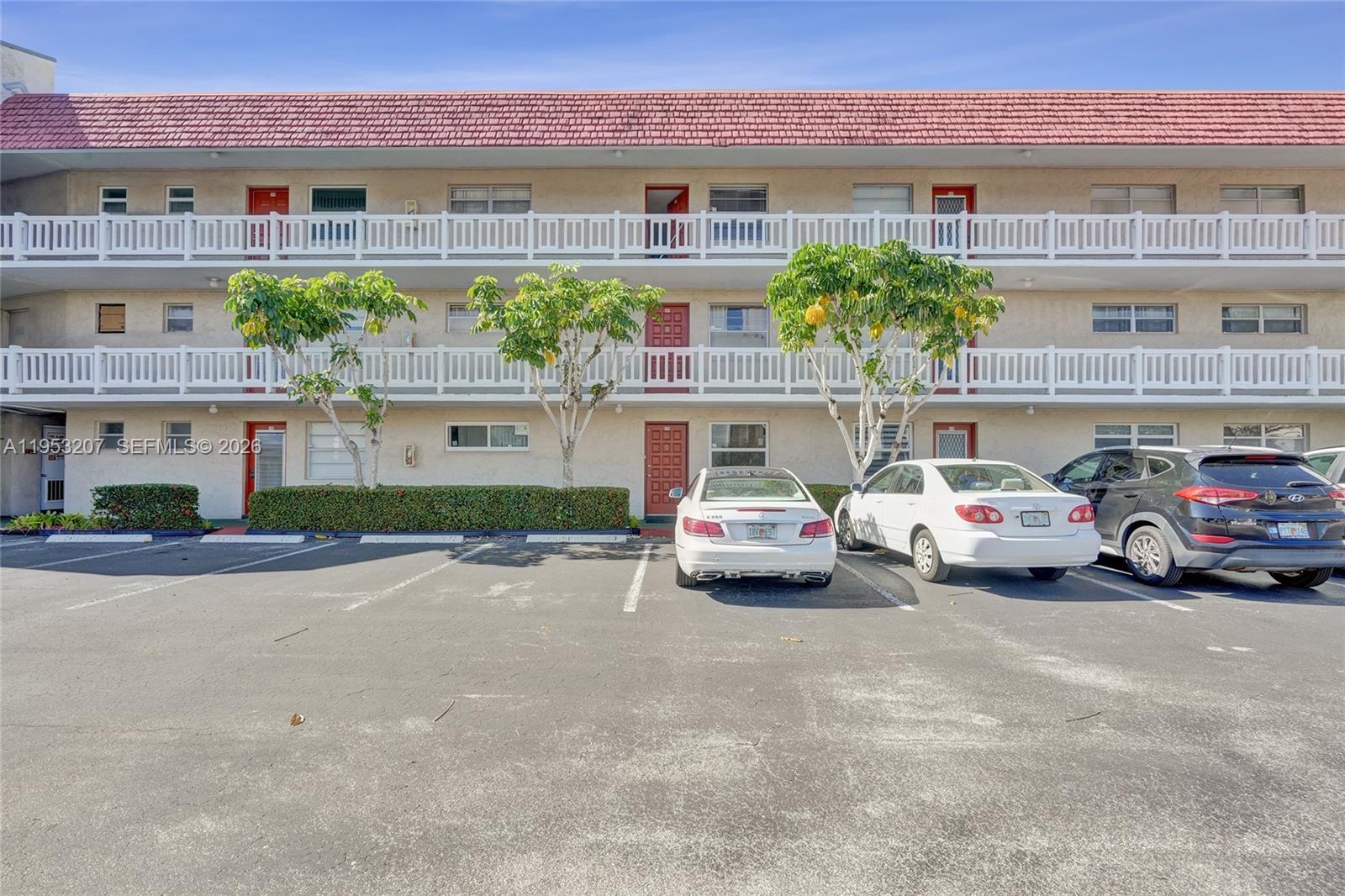 3511 E Inverrary Dr # 107, Lauderhill FL 33319