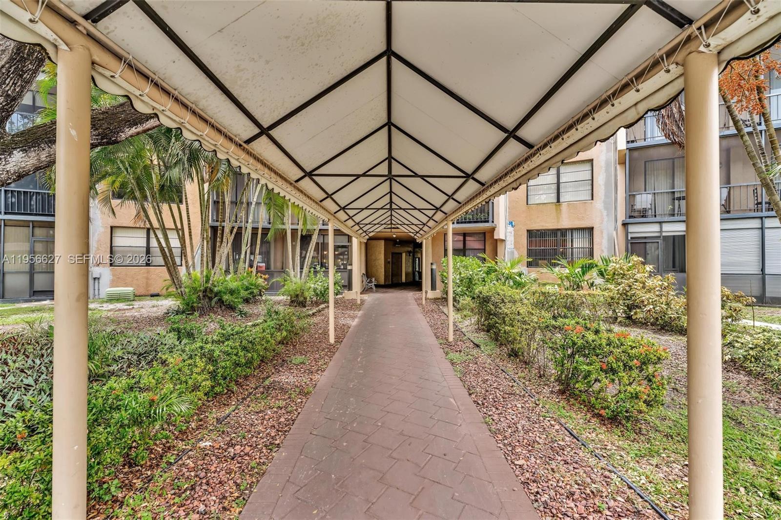 3800 N Hills Dr # 312, Hollywood FL 33021