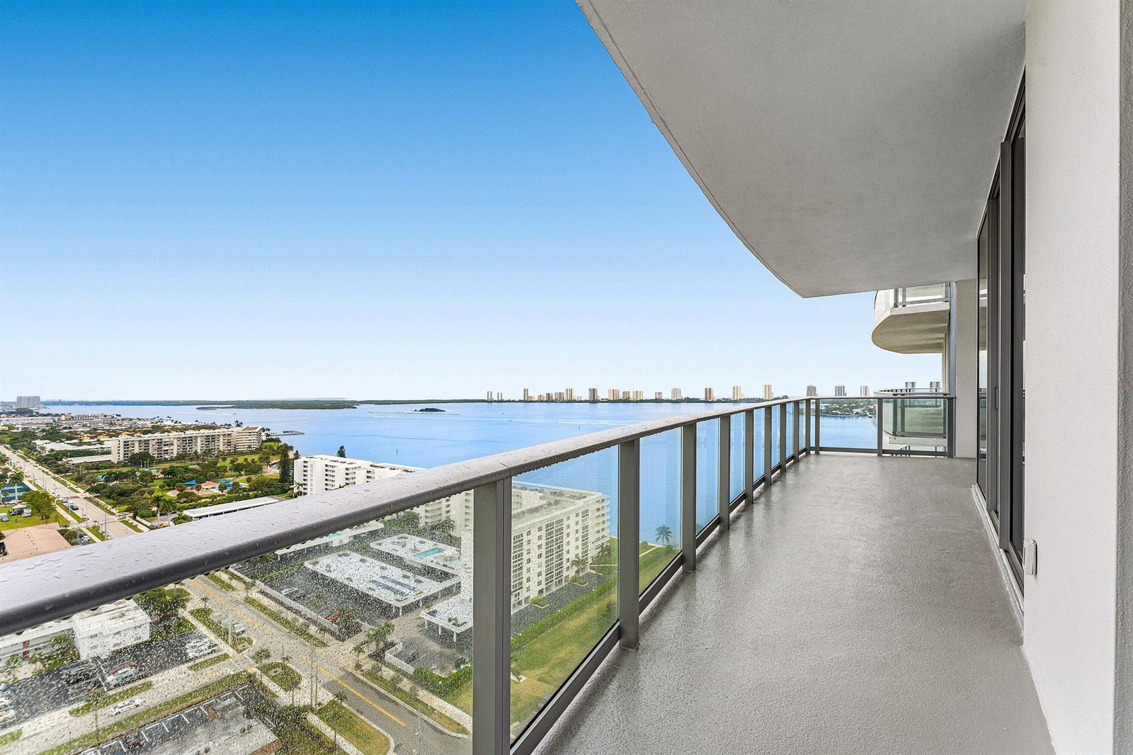 220 Lake Shore Drive # 2005, Lake Park FL 33403