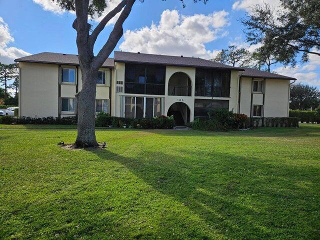 105 Lake Pine Circle # 2, FL 33463