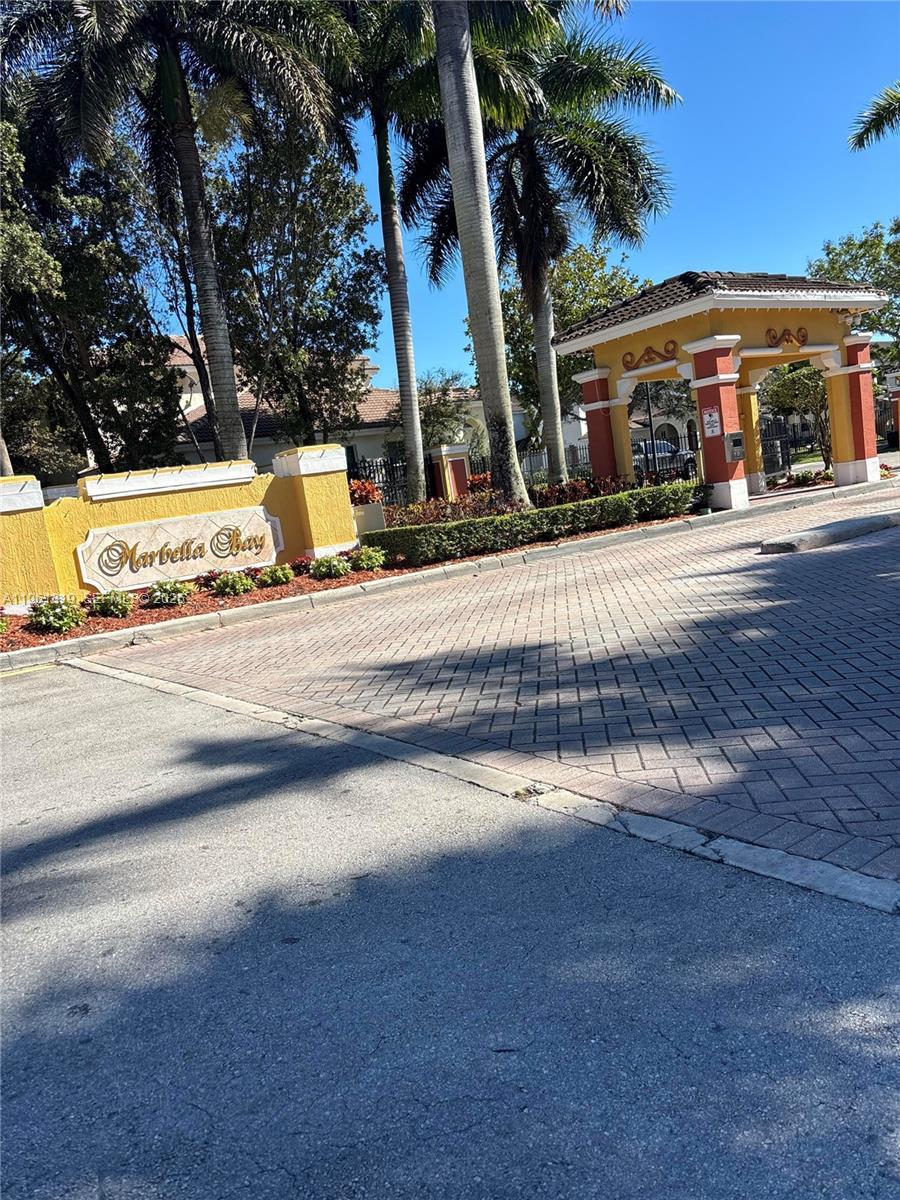 1044 NE 42nd Ter, Homestead FL 33033