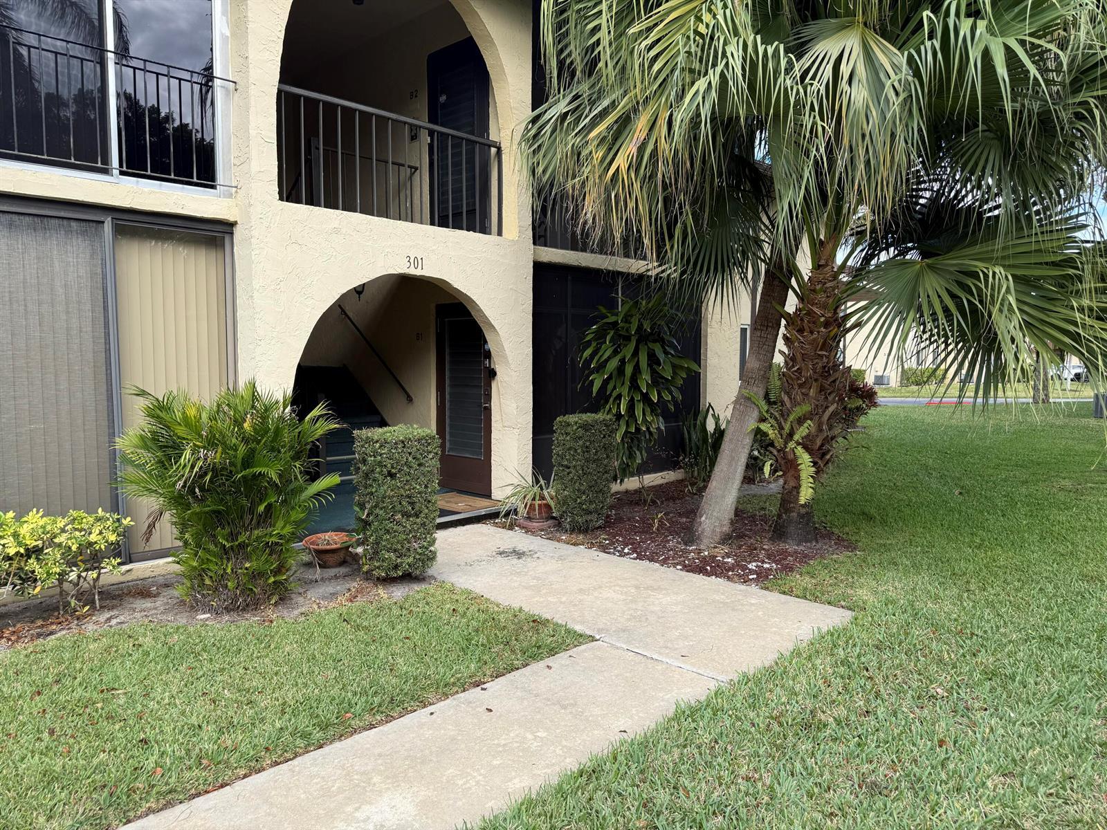 301 Pine Ridge Circle # 1, FL 33463