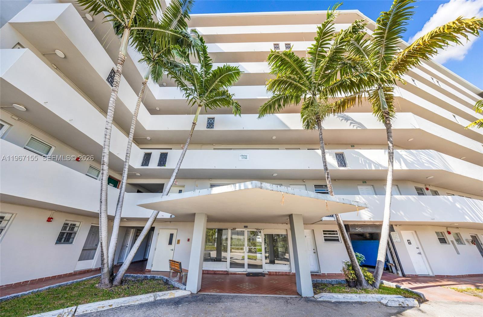 1750 NE 191st St # 4, Miami FL 33179