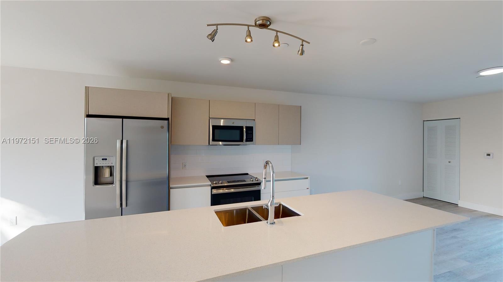 2555 NE 193rd St # 2224, Miami FL 33180