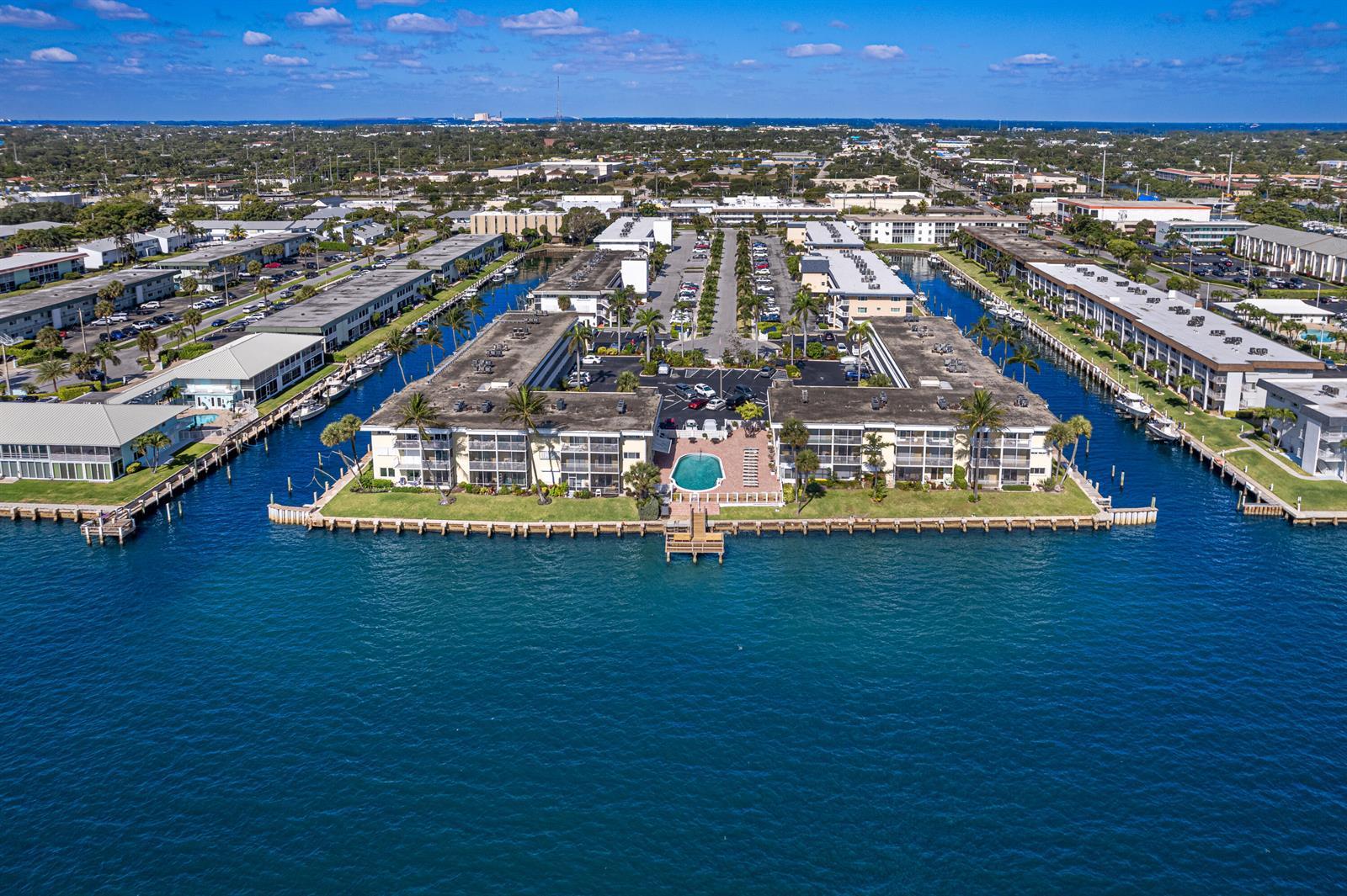 101 Doolen Court # 207, North Palm Beach FL 33408