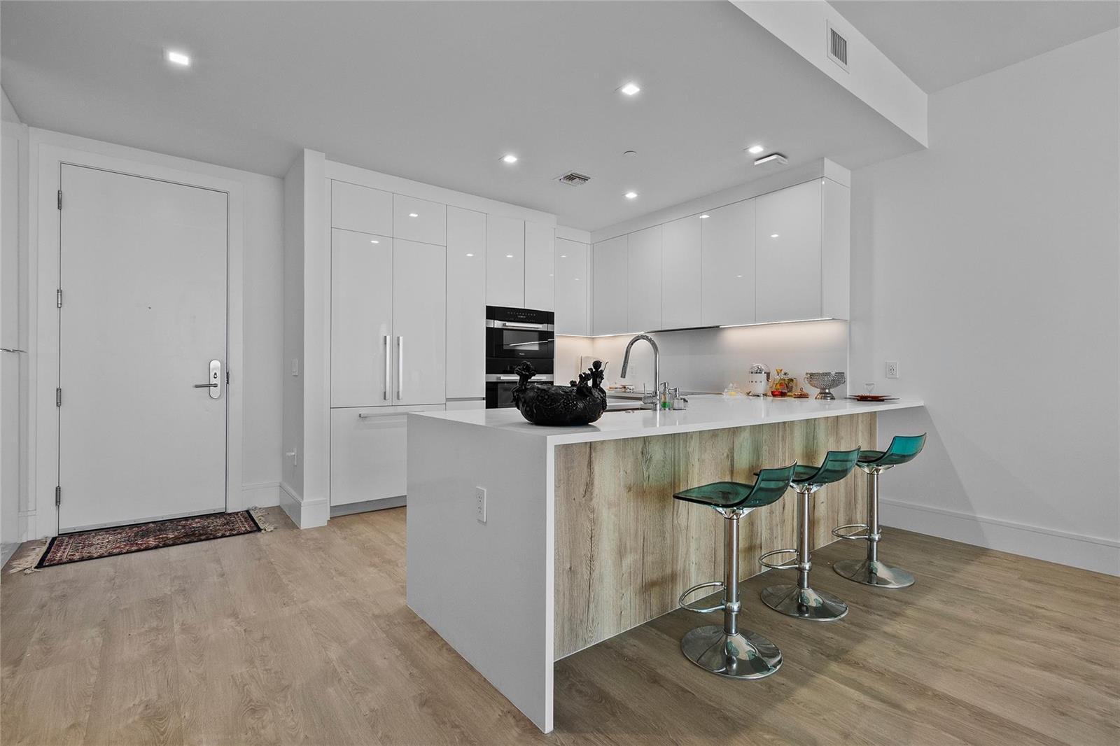 220 Lake Shore Drive # 1417, Lake Park FL 33403