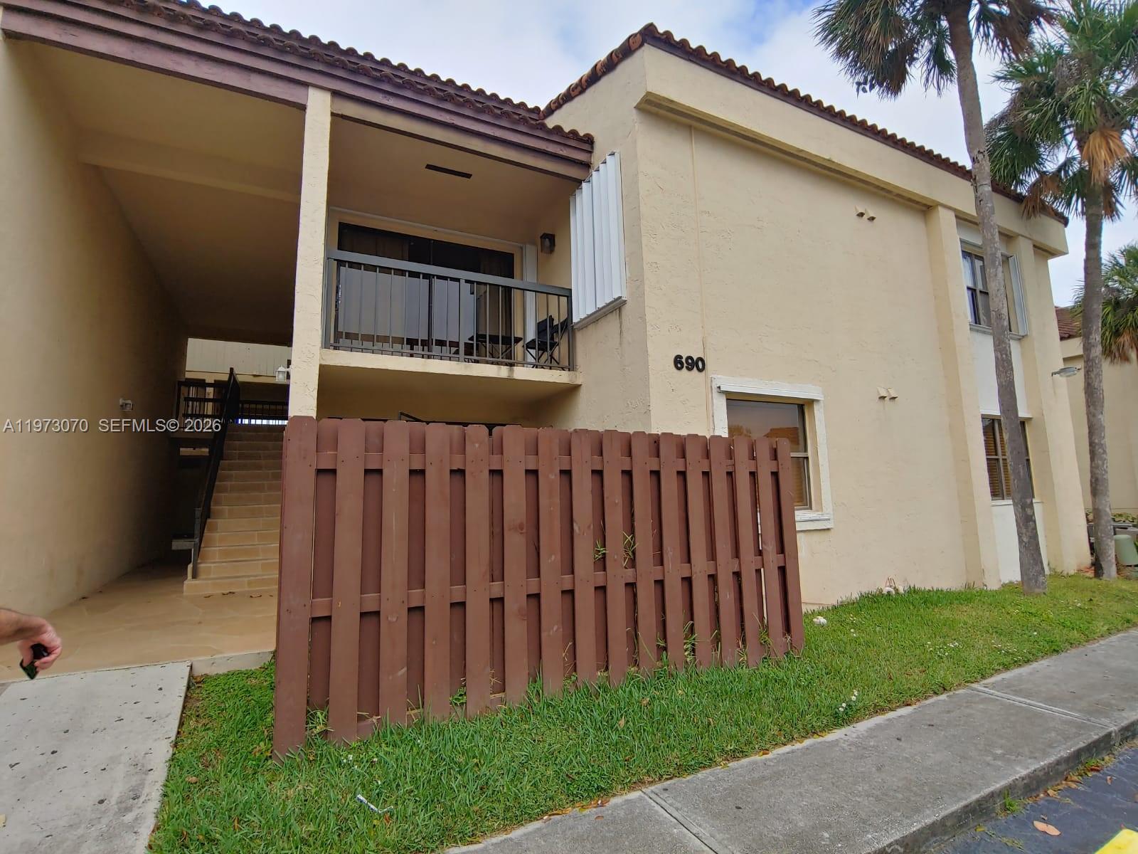 690 W Park Dr # 204, Miami FL 33172