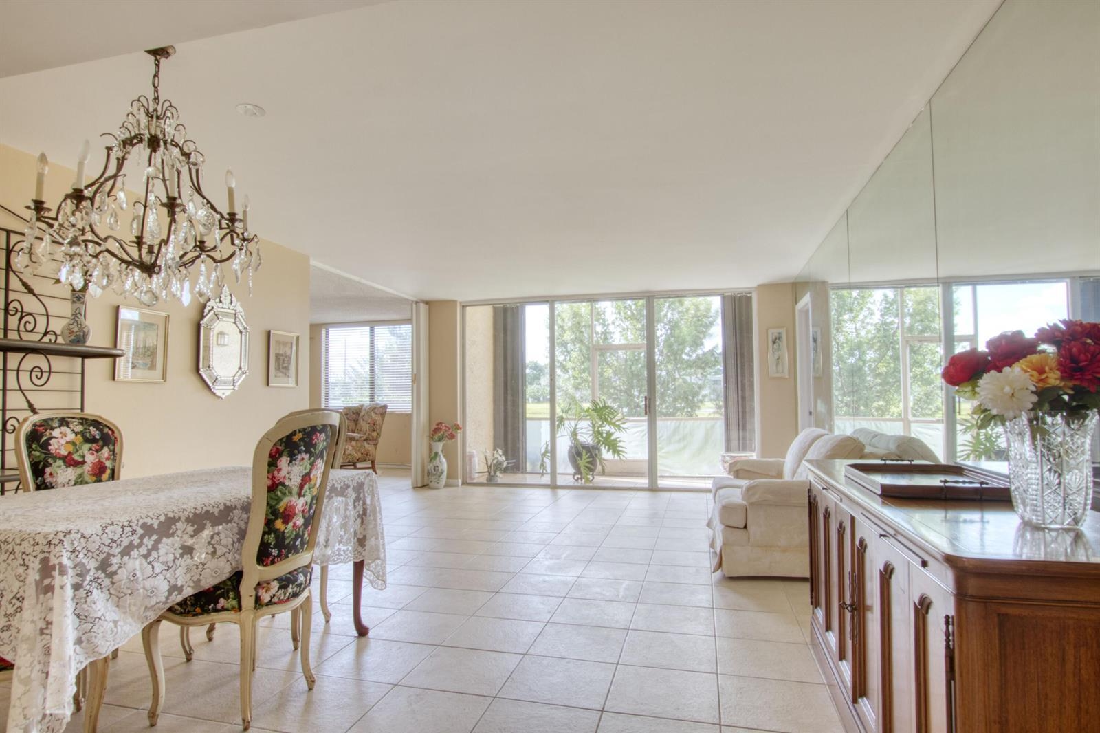 4260 D Este Court # 102, Lake Worth FL 33467