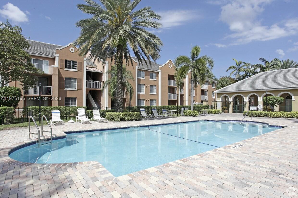11145 SW 6th St # 302, Pembroke Pines FL 33025