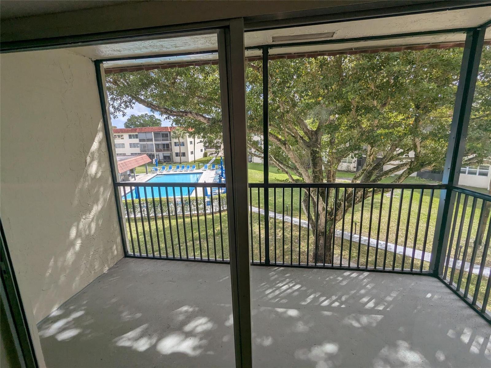 9800 Hollybrook Lake Drive # 303, Pembroke Pines FL 33025