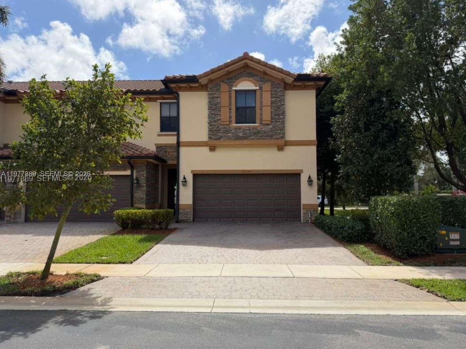 12350 S Village Cir, Davie FL 33325