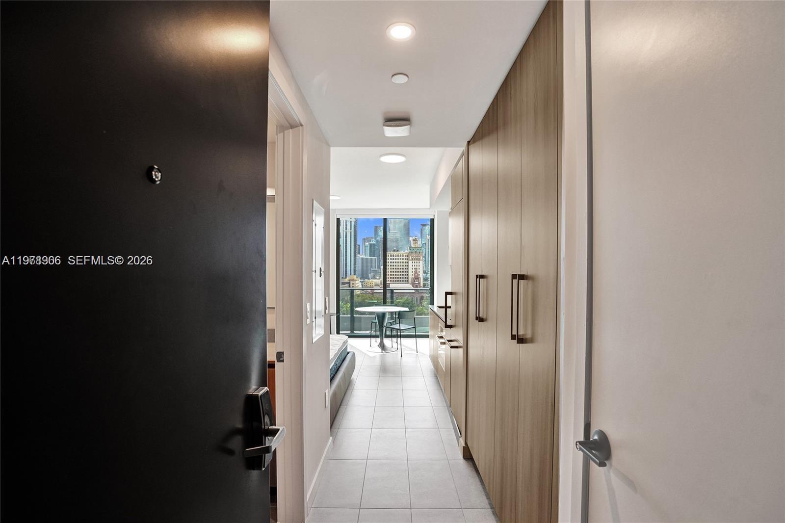 121 NE 5TH # 801b, Miami FL 33132