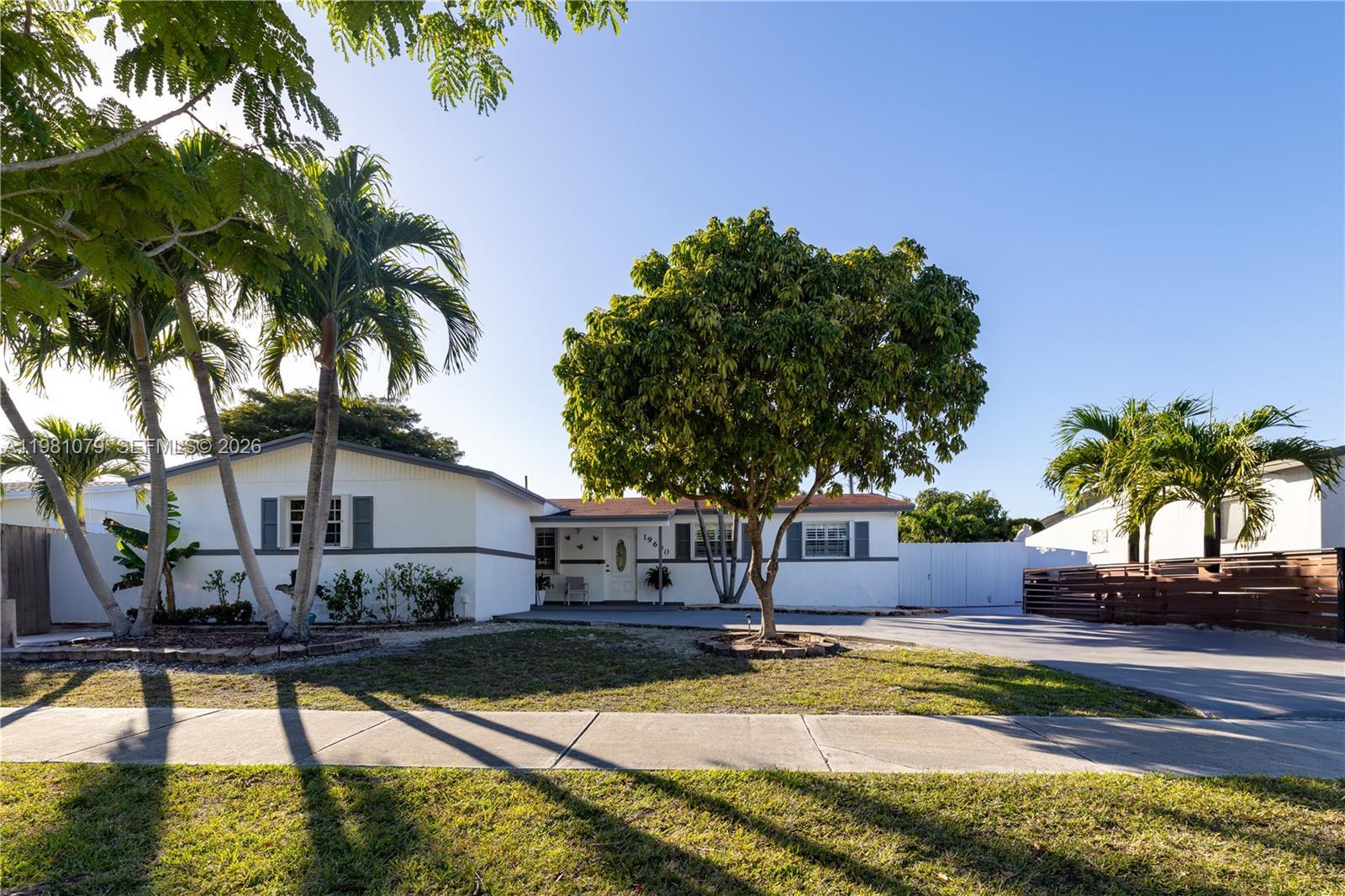 19600 Gulfstream Rd, Cutler Bay FL 33157