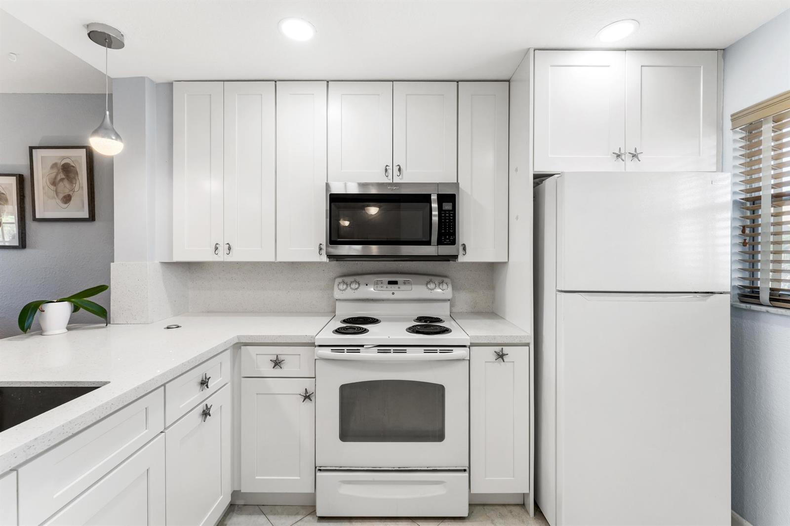 3654 Via Poinciana # 504, Lake Worth FL 33467