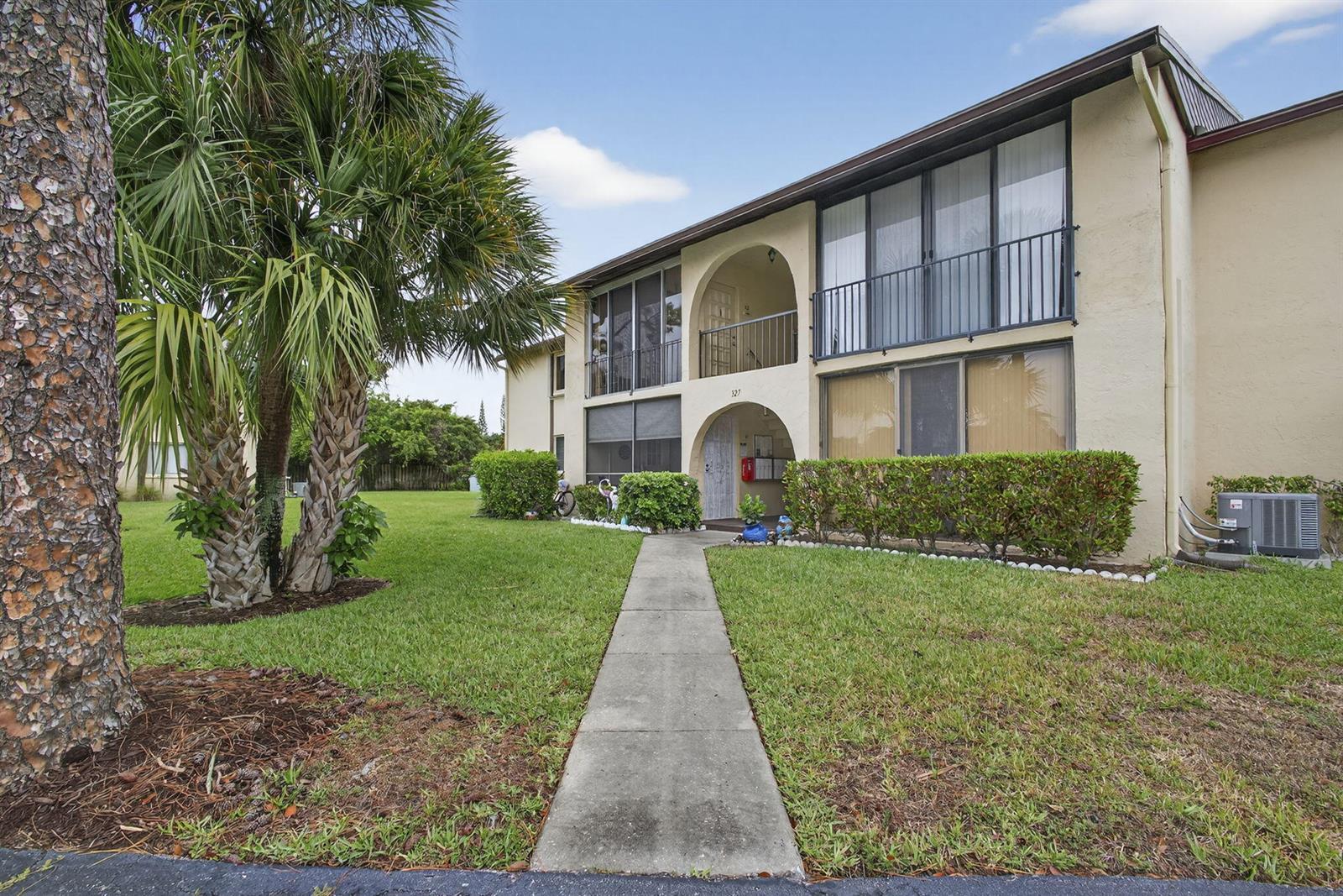 327 Pine Ridge Circle # 1, FL 33463