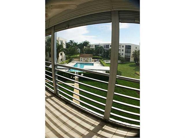 3186 Via Poinciana # 311, FL 33467