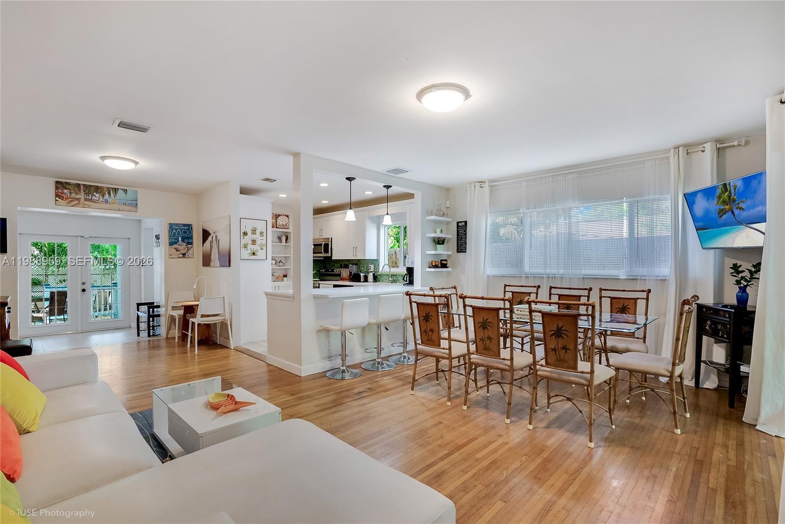 113 SW 2nd St, Hallandale Beach FL 33009