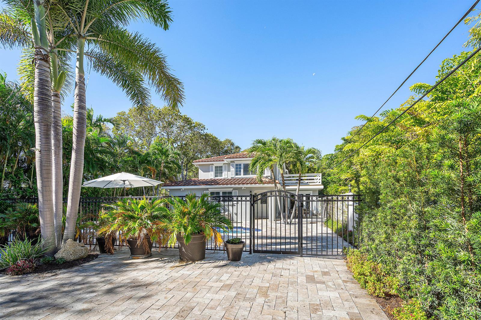 820 Palm Trail, Delray Beach FL 33483