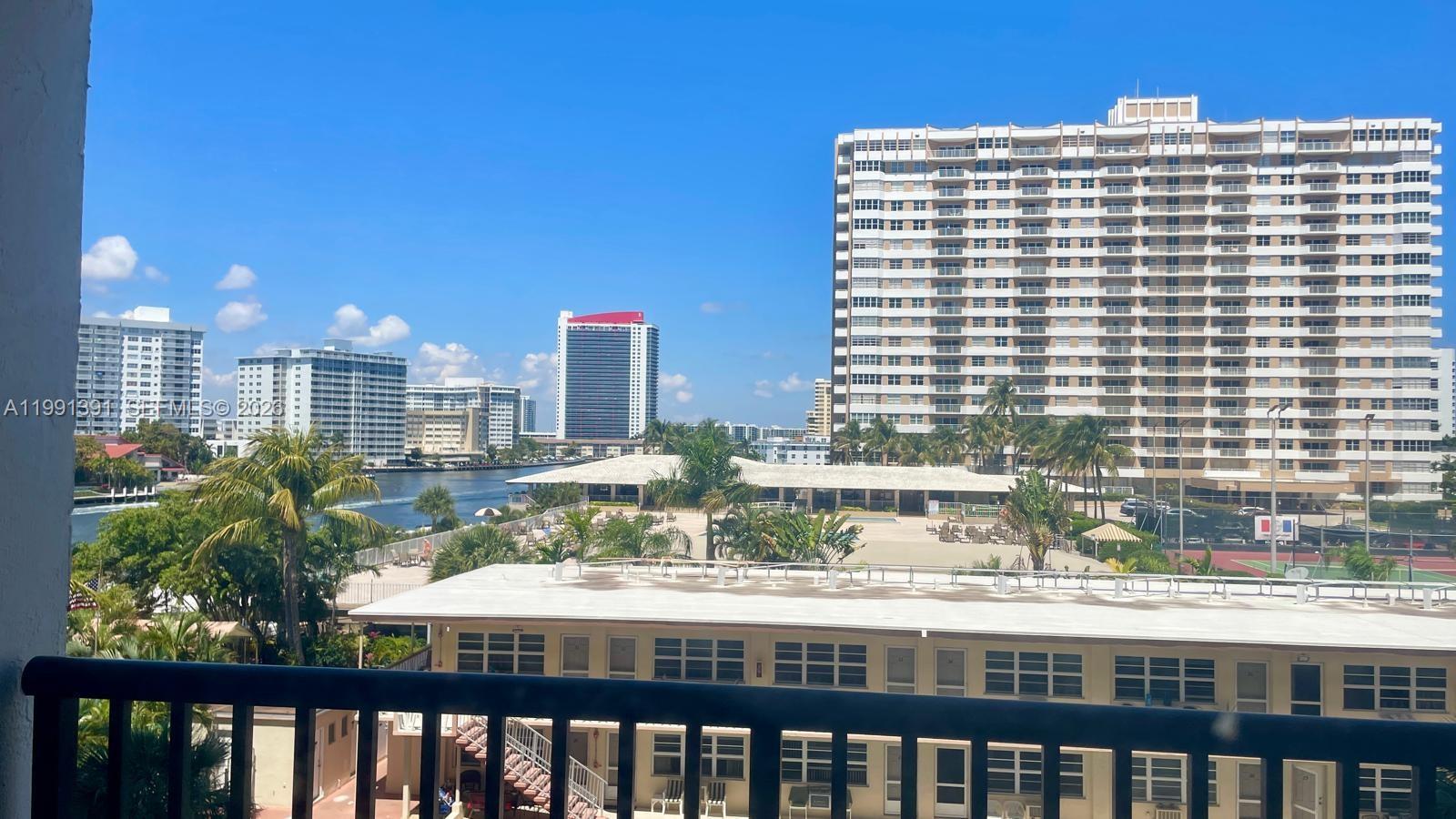 2017 OCEAN DR # 405W, Hallandale Beach FL 33009