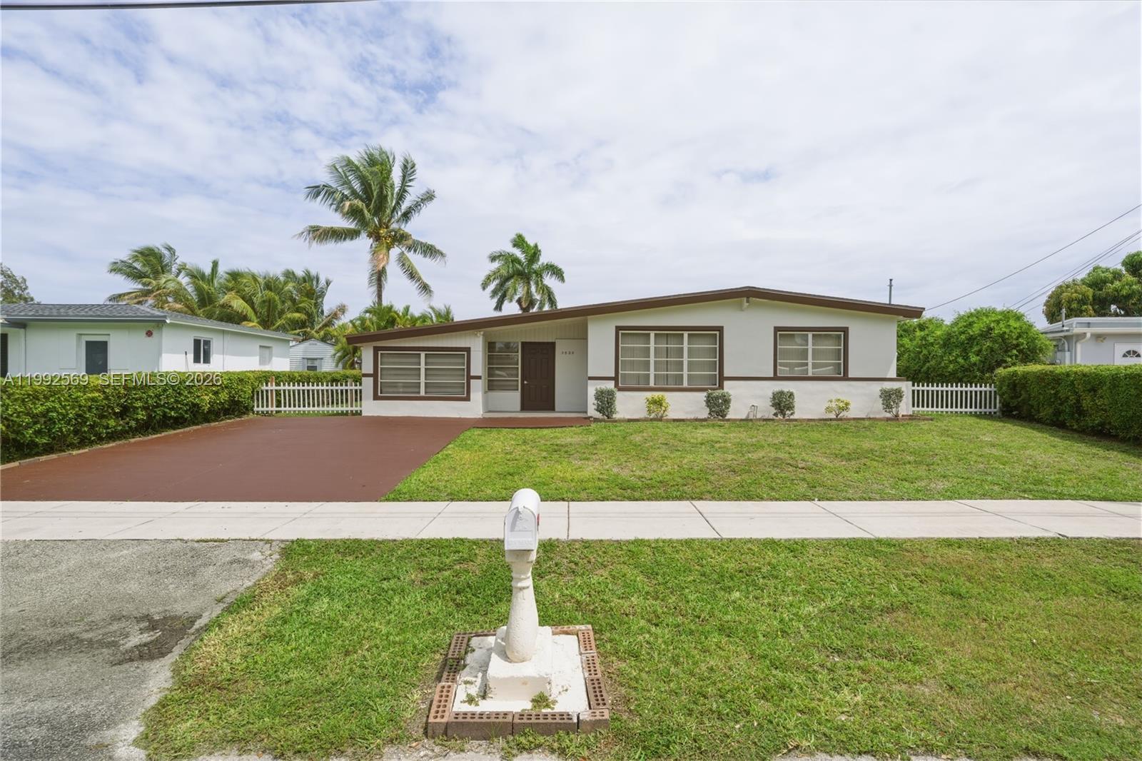 3825 SW 33rd St, West Park FL 33023