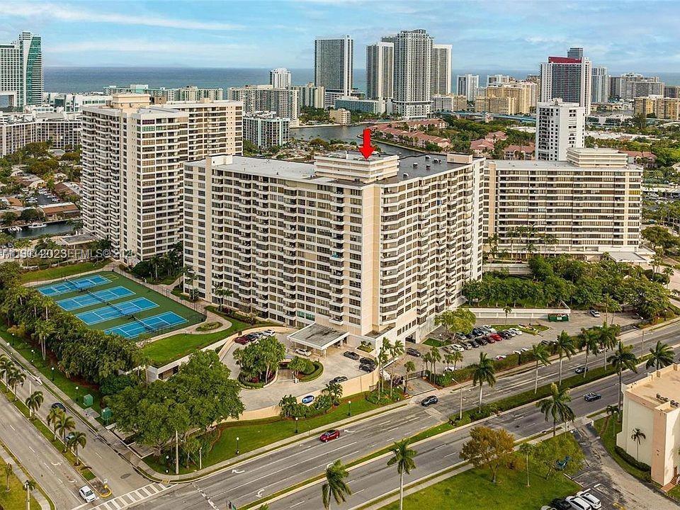 Hallandale Beach, FL